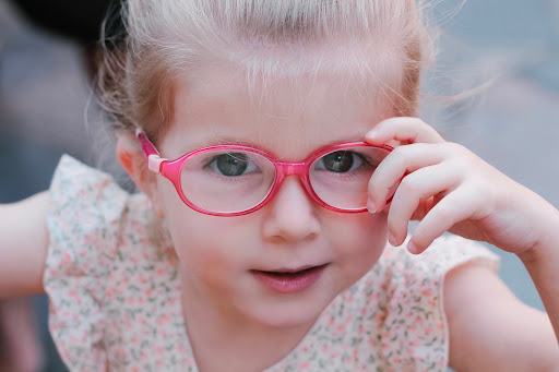 Signs Your Child Needs Glasses: A Dubai Parent’s Guide